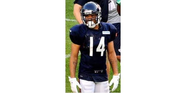 Récepteur large Weems suspendu en raison d'un combat